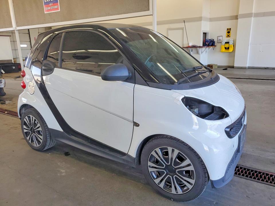 2013 Smart Fortwo მანქანა იყიდება აუქციონზე, vin: WMEEJ3BA7DK688231, აუქციონის ნომერი: 69539866