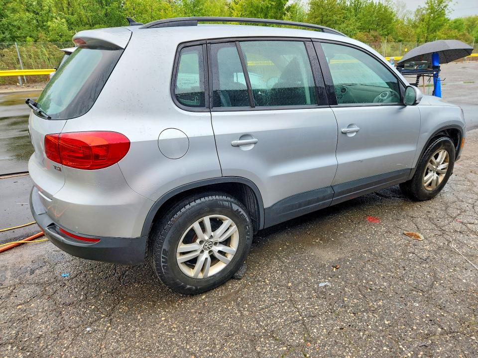 68133686 :رقم المزاد ، WVGAV7AX8HK005968 vin ، 2017 Volkswagen Tiguan مزاد بيع