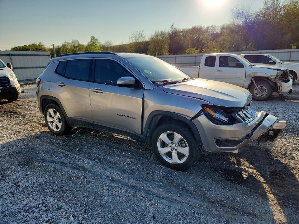 71069756 :رقم المزاد ، 3C4NJCBB0JT407808 vin ، 2018 Jeep Compass مزاد بيع