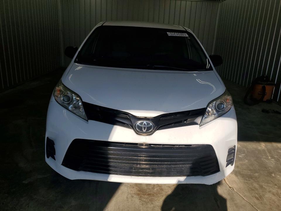 69585926 :رقم المزاد ، 5TDZZ3DCXKS004835 vin ، 2019 Toyota Sienna مزاد بيع