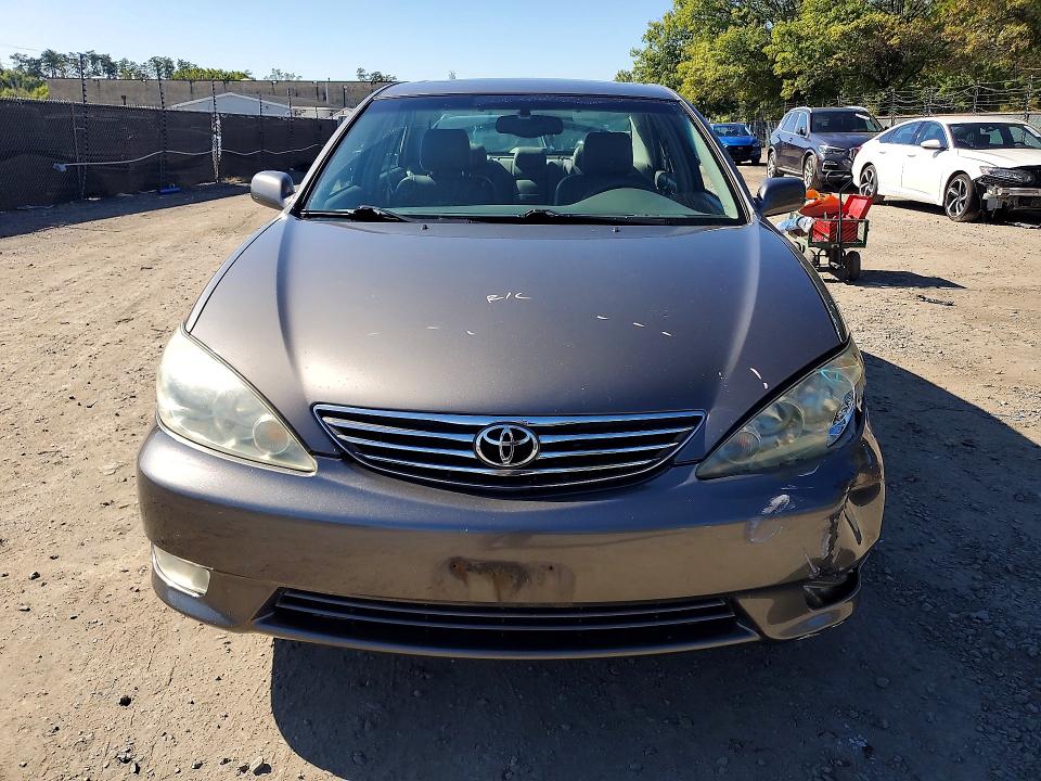 69301156 :رقم المزاد ، 4T1BE30K95U506578 vin ، 2005 Toyota Camry مزاد بيع