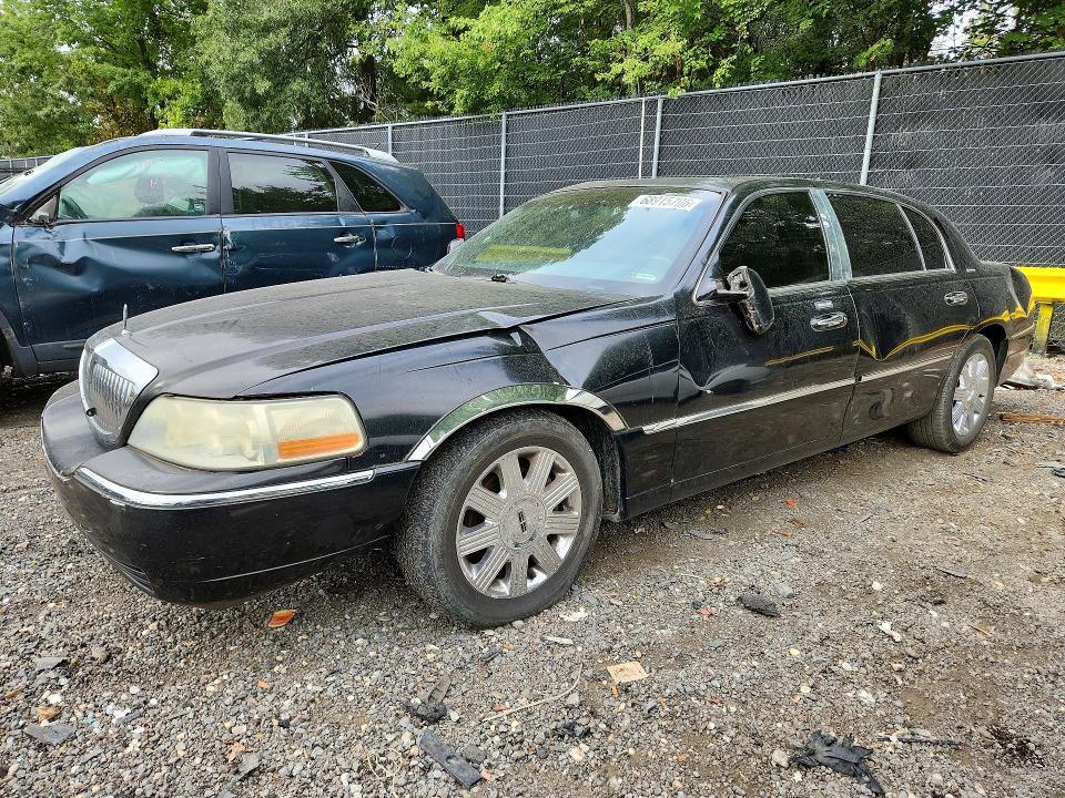 2006 Lincoln Town Car მანქანა იყიდება აუქციონზე, vin: 1LNHM84W26Y645971, აუქციონის ნომერი: 68915706