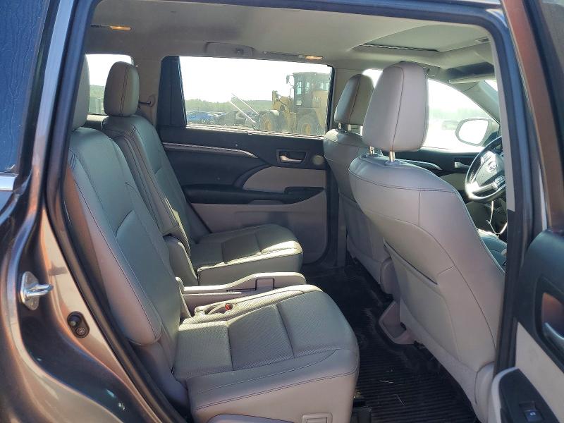 67971256 :رقم المزاد ، 5TDDZRFH4JS496279 vin ، 2018 Toyota Highlander مزاد بيع
