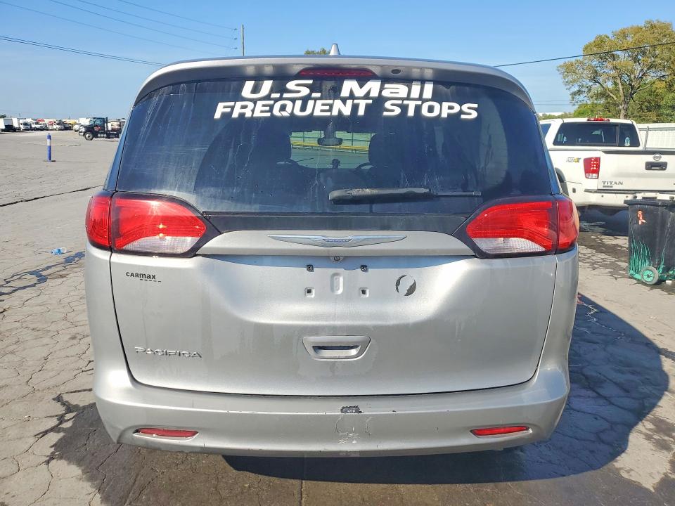 68564886 :رقم المزاد ، 2C4RC1DG1HR676082 vin ، 2017 Chrysler Pacifica مزاد بيع