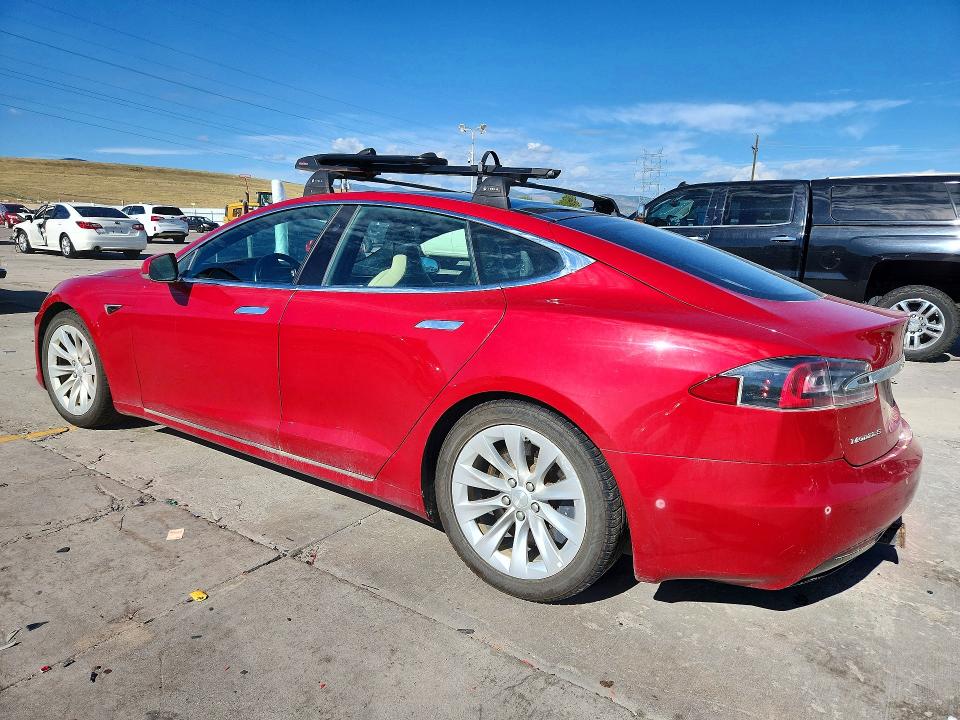 67878566 :رقم المزاد ، 5YJSA1E21HF178857 vin ، 2017 Tesla Model S مزاد بيع