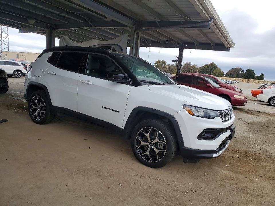 67541806 :رقم المزاد ، 3C4NJDCN5ST546039 vin ، 2025 Jeep Compass مزاد بيع
