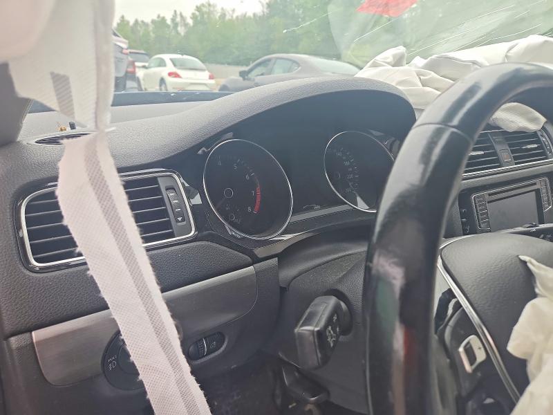 65643256 :رقم المزاد ، 3VWL17AJXHM336061 vin ، 2017 Volkswagen Jetta مزاد بيع