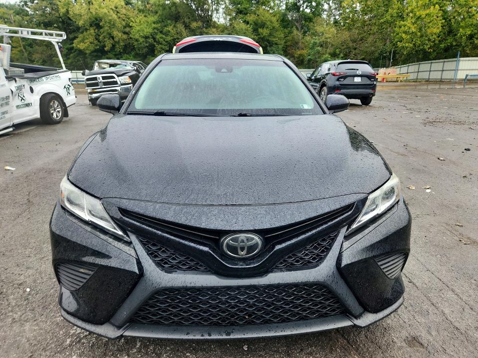 2018 Toyota Camry მანქანა იყიდება აუქციონზე, vin: 4T1B11HK5JU094674, აუქციონის ნომერი: 69736036