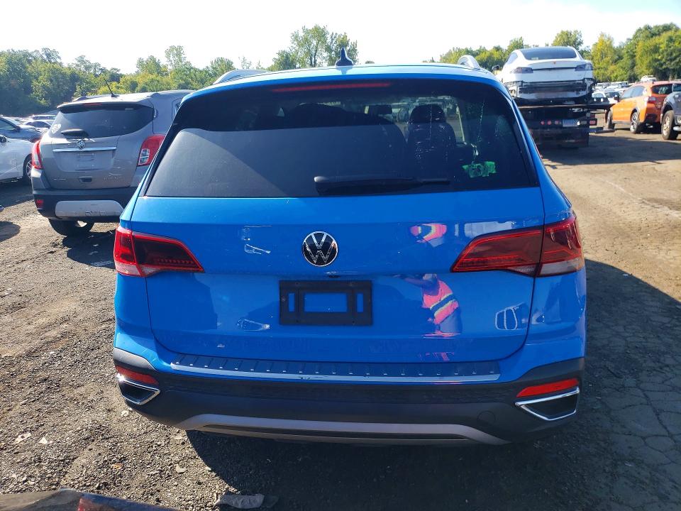 67492736 :رقم المزاد ، 3VVLX7B26NM092950 vin ، 2022 Volkswagen Taos مزاد بيع
