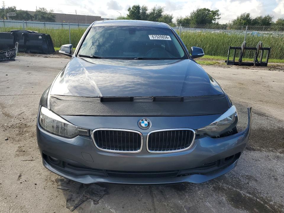 67528856 :رقم المزاد ، WBA8E1G50GNT99918 vin ، 2016 Bmw 320 مزاد بيع