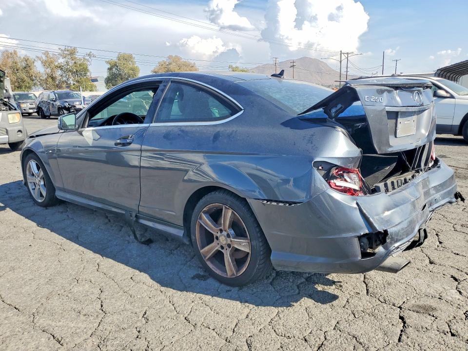 2014 Mercedes-benz C მანქანა იყიდება აუქციონზე, vin: WDDGJ4HB4EG171962, აუქციონის ნომერი: 69641136