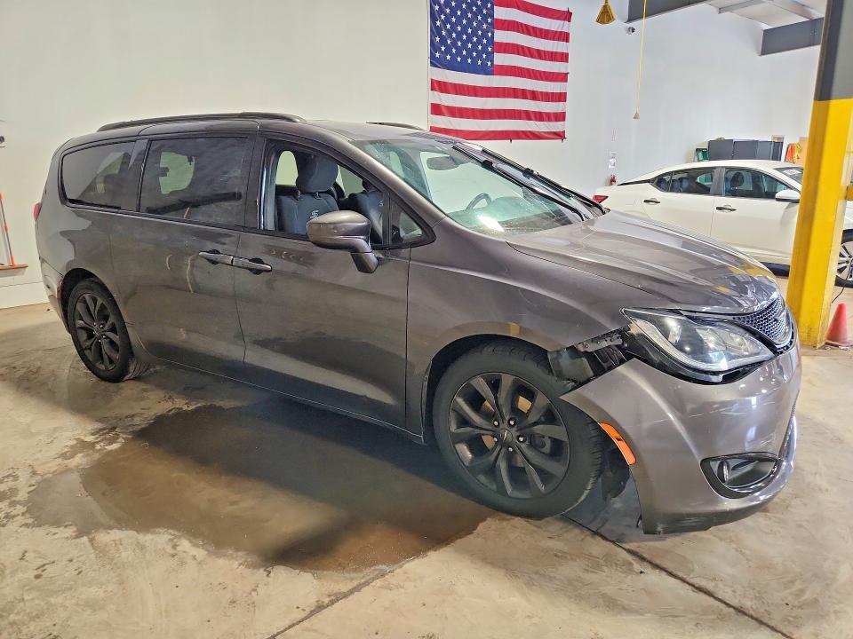 Продажа на аукционе авто 2019 Chrysler Pacifica, vin: 2C4RC1FG0KR593943, номер лота: 68015886