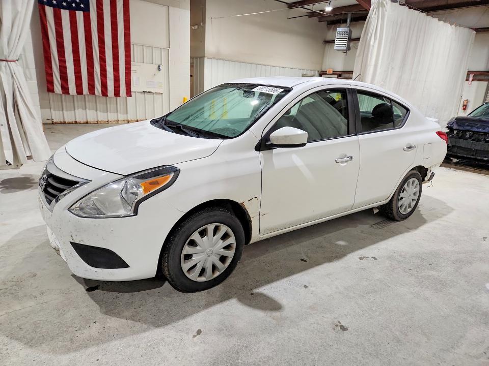 69215586 :رقم المزاد ، 3N1CN7AP1JL845580 vin ، 2018 Nissan Versa مزاد بيع