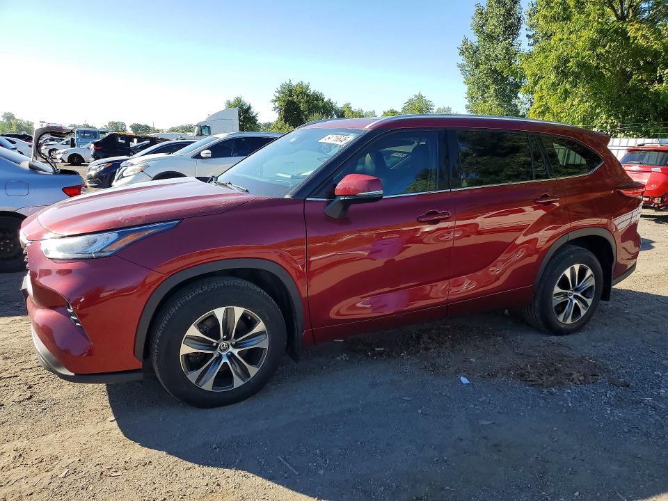 Продажа на аукционе авто 2022 Toyota Highlander, vin: 5TDGZRBH9NS581546, номер лота: 64716646