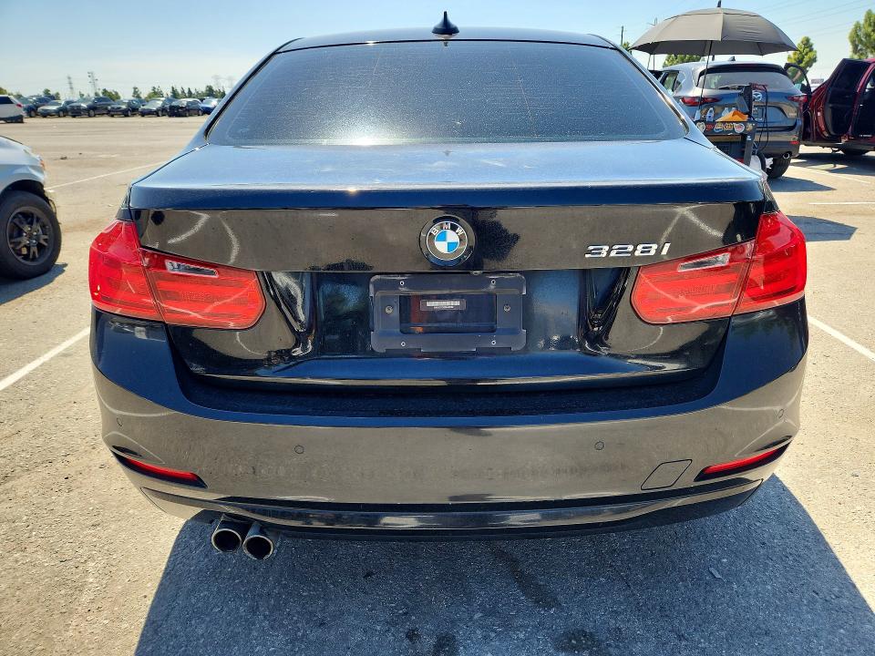 68842176 :رقم المزاد ، WBA3C1C53DF443762 vin ، 2013 Bmw 328 مزاد بيع