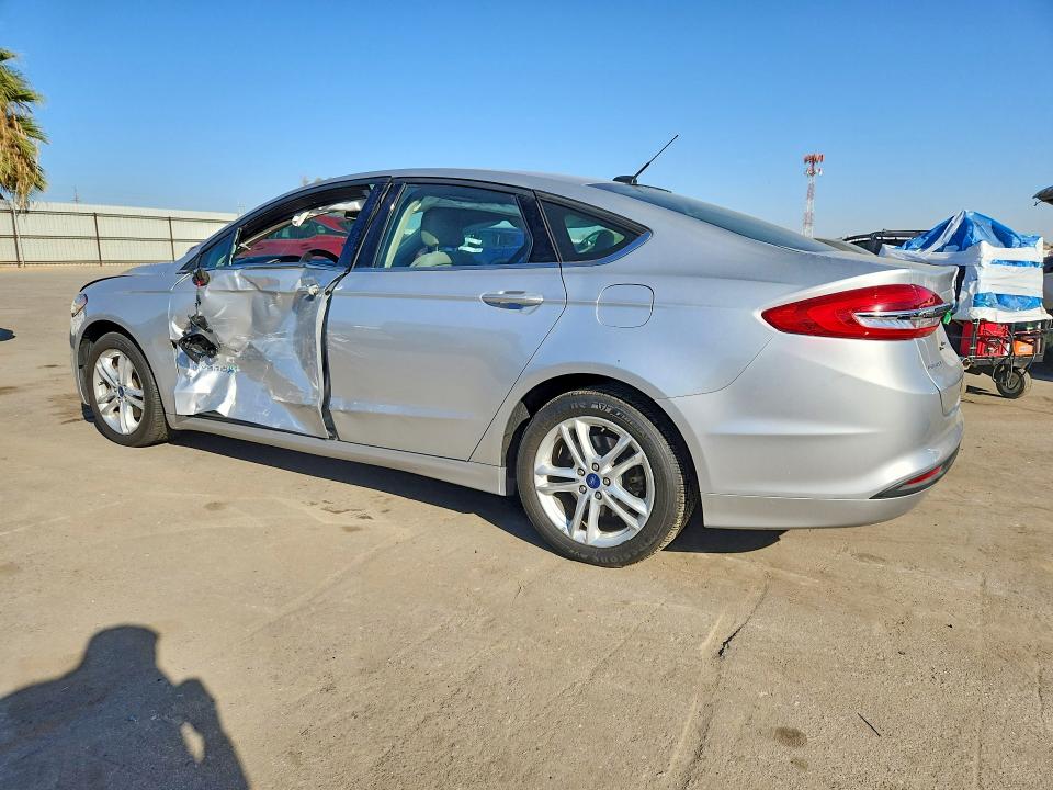 70702566 :رقم المزاد ، 3FA6P0UUXJR227125 vin ، 2018 Ford Fusion مزاد بيع