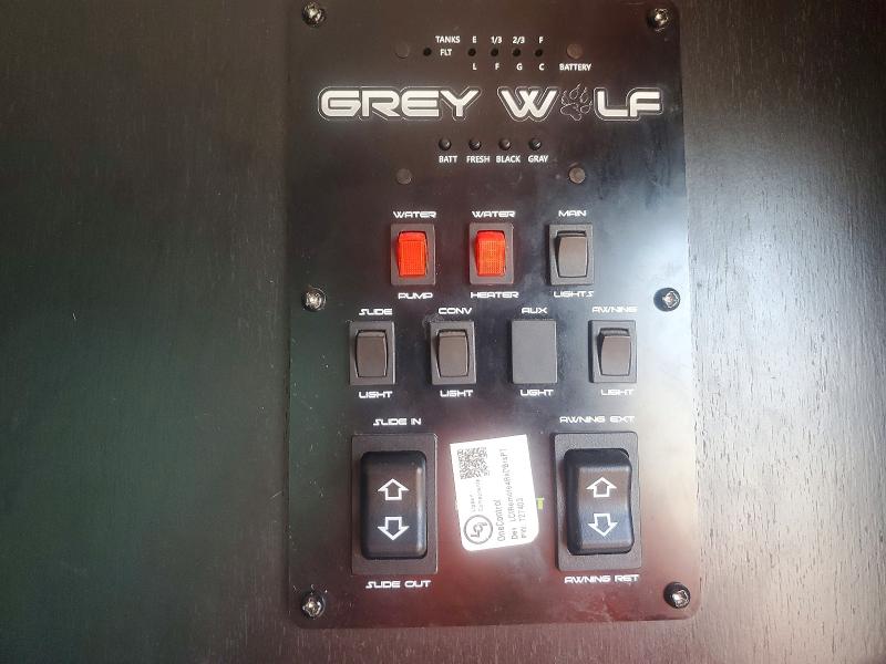 67814276 :رقم المزاد ، 4X4TCKY25MK073097 vin ، 2021 Forest River Grey Wolf مزاد بيع