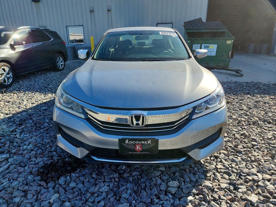 2017 Honda Accord მანქანა იყიდება აუქციონზე, vin: 1HGCR2F36HA180883, აუქციონის ნომერი: 69923916