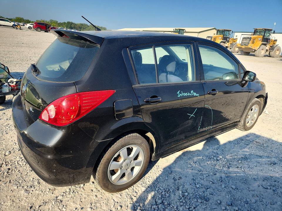 67138126 :رقم المزاد ، 3N1BC1CP0BL402656 vin ، 2011 Nissan Versa مزاد بيع