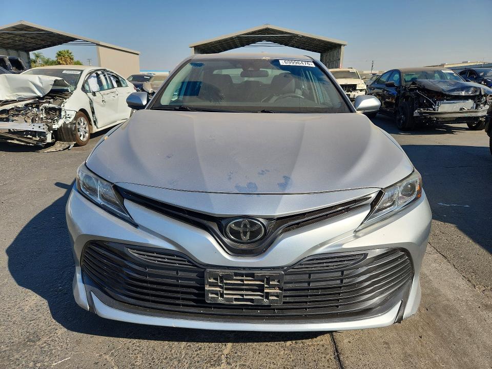 2019 Toyota Camry მანქანა იყიდება აუქციონზე, vin: 4T1B11HK2KU821156, აუქციონის ნომერი: 69996476