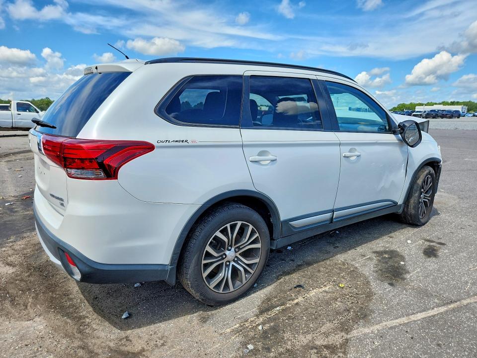 2016 Mitsubishi Outlander მანქანა იყიდება აუქციონზე, vin: JA4AD3A31GZ064017, აუქციონის ნომერი: 68675146