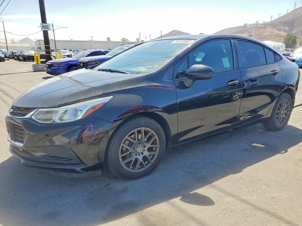 70310906 :رقم المزاد ، 1G1BC5SM1J7207981 vin ، 2018 Chevrolet Cruze مزاد بيع