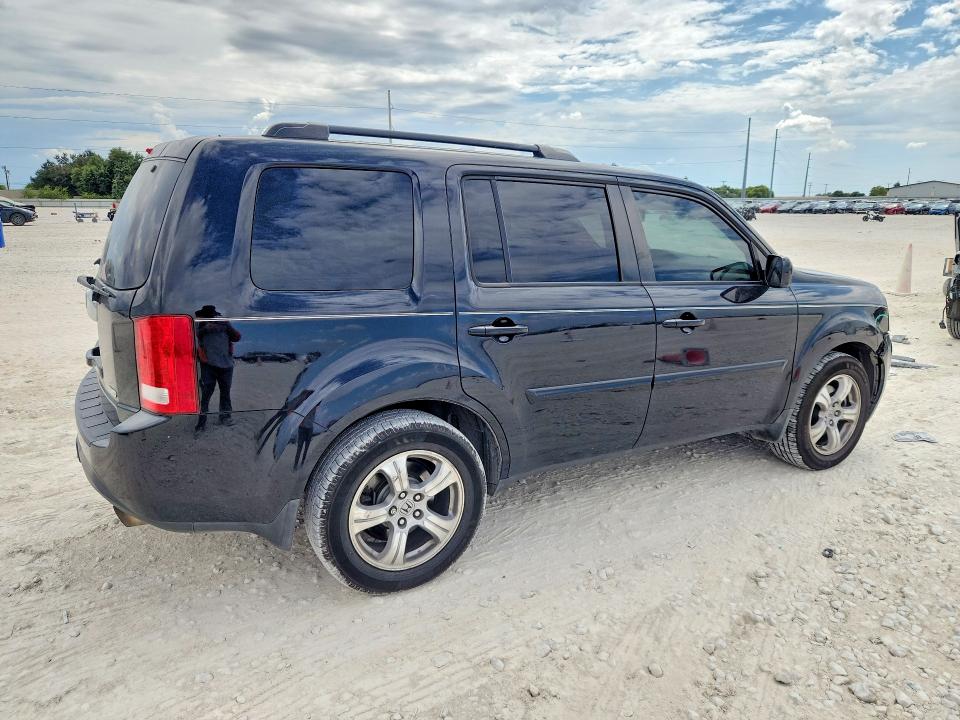 67360226 :رقم المزاد ، 5FNYF4H52FB025761 vin ، 2015 Honda Pilot مزاد بيع