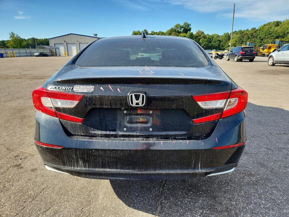Продажа на аукционе авто 2018 Honda Accord, vin: 1HGCV1F4XJA143775, номер лота: 65468116