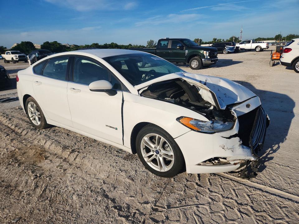 70324386 :رقم المزاد ، 3FA6P0LU3JR238341 vin ، 2018 Ford Fusion مزاد بيع