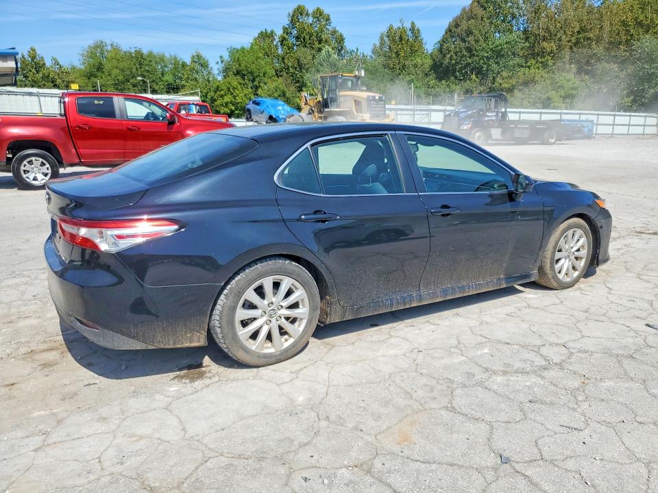 Продаж на аукціоні авто 2018 Toyota Camry, vin: 4T1B11HK0JU012320, номер лоту: 69013726
