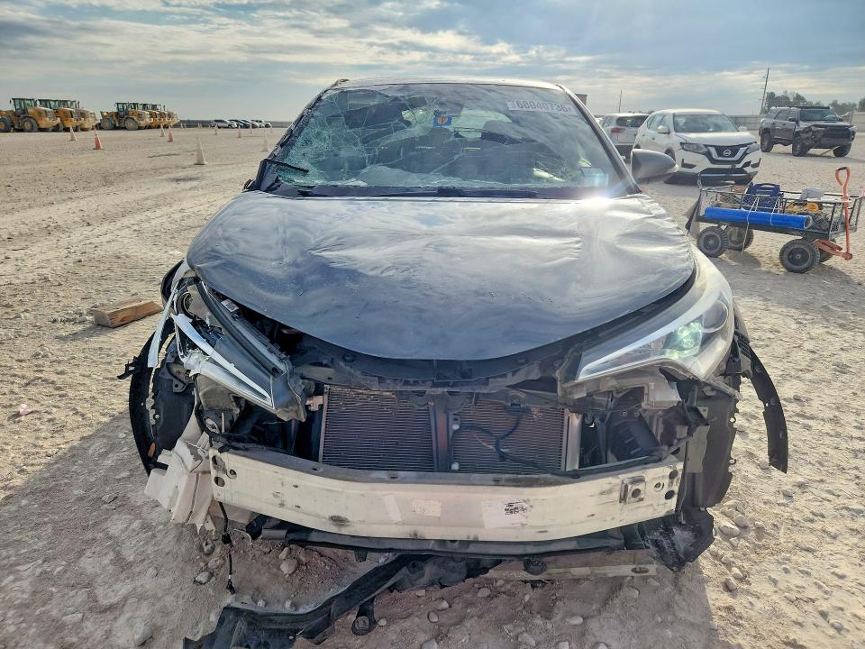 68040736 :رقم المزاد ، NMTKHMBX5JR058024 vin ، 2018 Toyota C-hr مزاد بيع