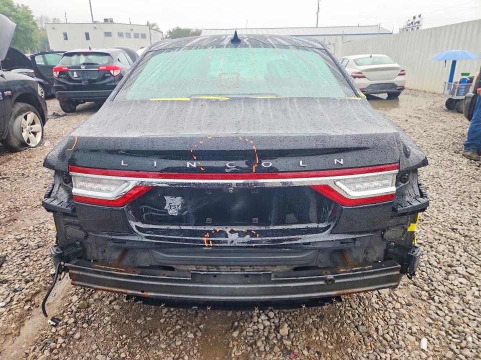 69502676 :رقم المزاد ، 1LN6L9TK2J5610128 vin ، 2018 Lincoln Continental مزاد بيع