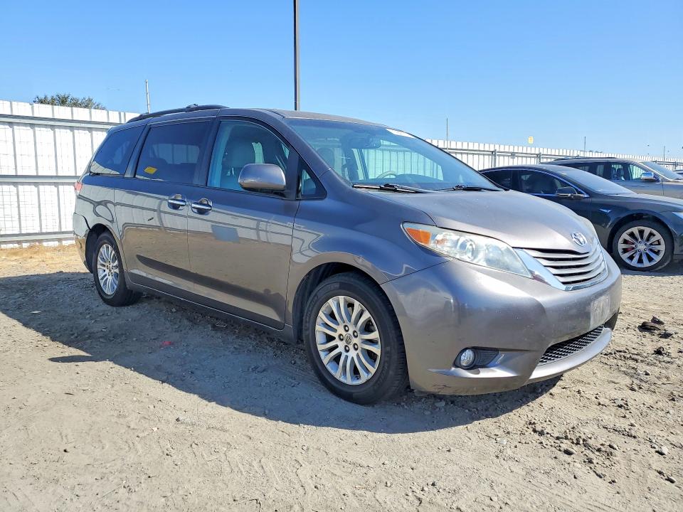 Aukcja sprzedaży 2011 Toyota Sienna, vin: 5TDYK3DCXBS142732, numer aukcji: 70842726