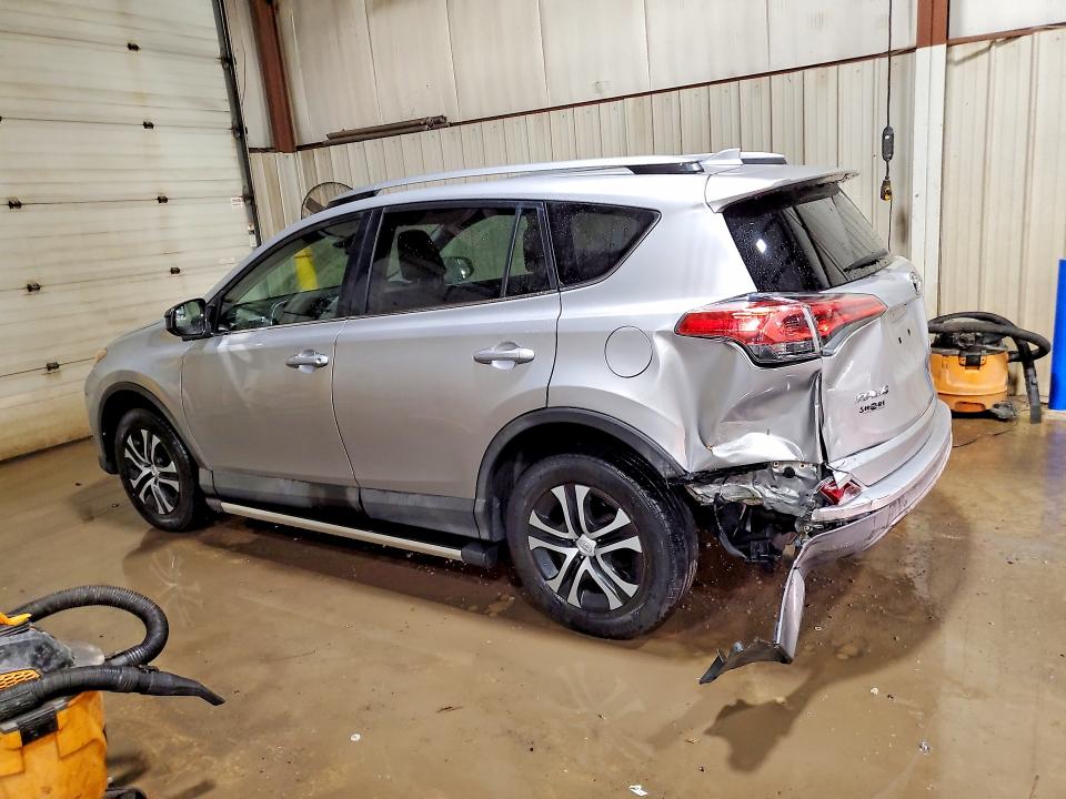 70694016 :رقم المزاد ، 2T3BFREV1JW711445 vin ، 2018 Toyota Rav4 مزاد بيع