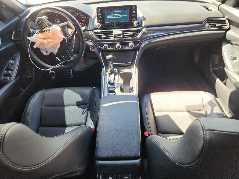 68072736 :رقم المزاد ، 1HGCV1F33NA110002 vin ، 2022 Honda Accord مزاد بيع