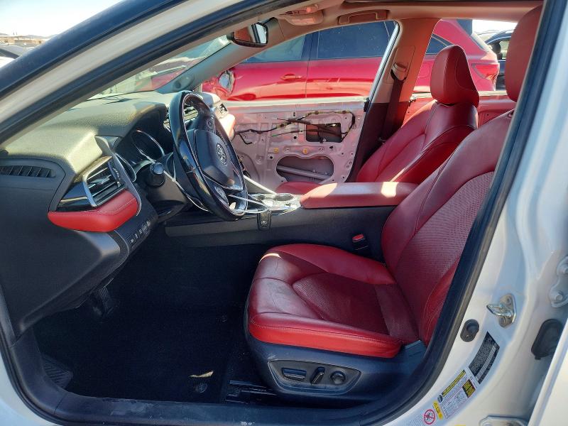 67454866 :رقم المزاد ، 4T1B61HK8KU199213 vin ، 2019 Toyota Camry مزاد بيع