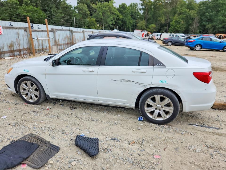 69751086 :رقم المزاد ، 1C3CCBAB1CN295296 vin ، 2012 Chrysler 200 مزاد بيع