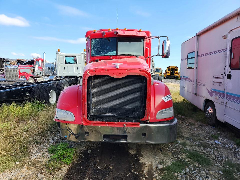 67543636 :رقم المزاد ، 1XPHA49XXDD185131 vin ، 2013 Peterbilt 386 مزاد بيع