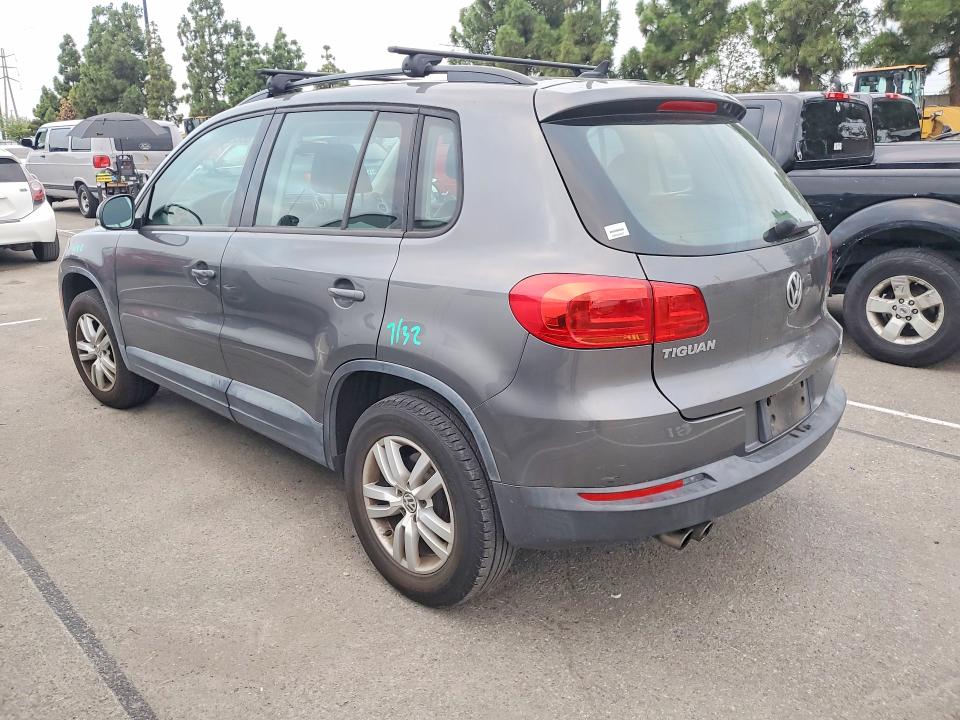 68829326 :رقم المزاد ، WVGAV7AX9HK027431 vin ، 2017 Volkswagen Tiguan مزاد بيع