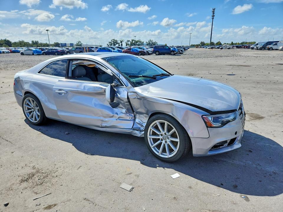 Продажа на аукционе авто 2015 Audi A5, vin: WAUCFAFR9FA055604, номер лота: 69586896