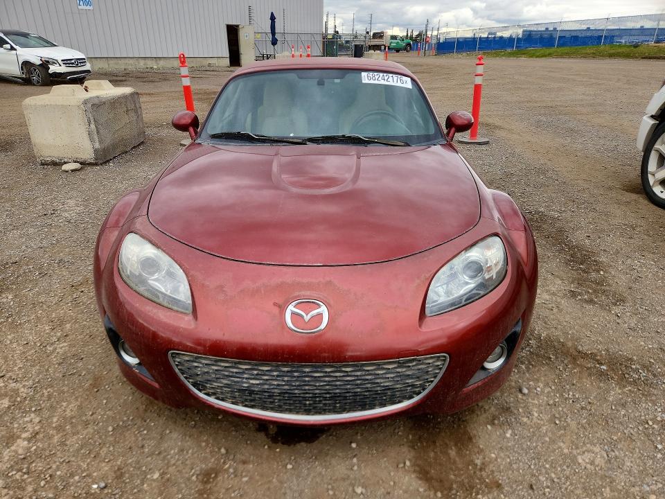 68242176 :رقم المزاد ، JM1NC2PF2B0215109 vin ، 2011 Mazda Mx-5 Miata مزاد بيع