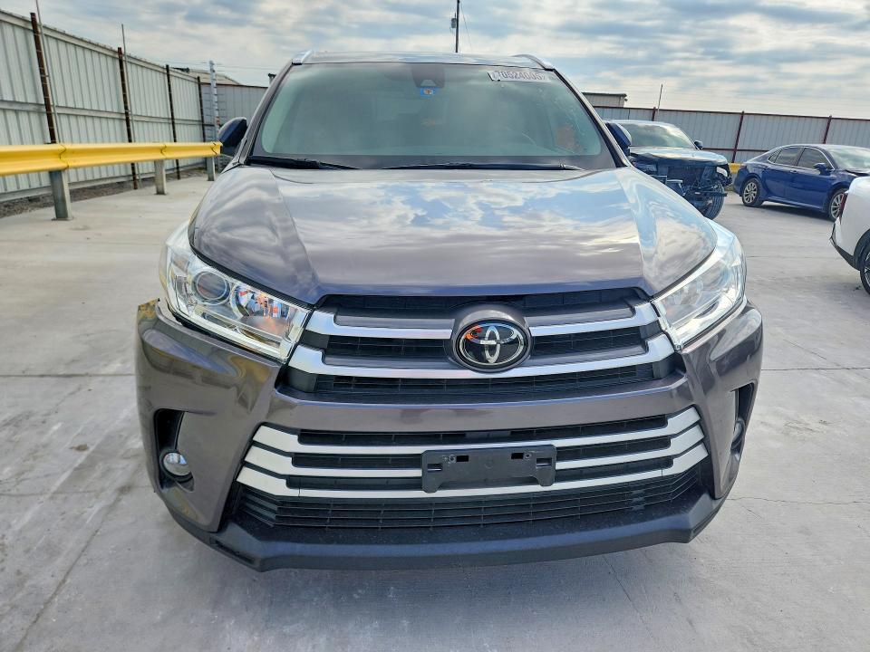 2018 Toyota Highlander მანქანა იყიდება აუქციონზე, vin: 5TDJZRFH2JS528200, აუქციონის ნომერი: 70524006