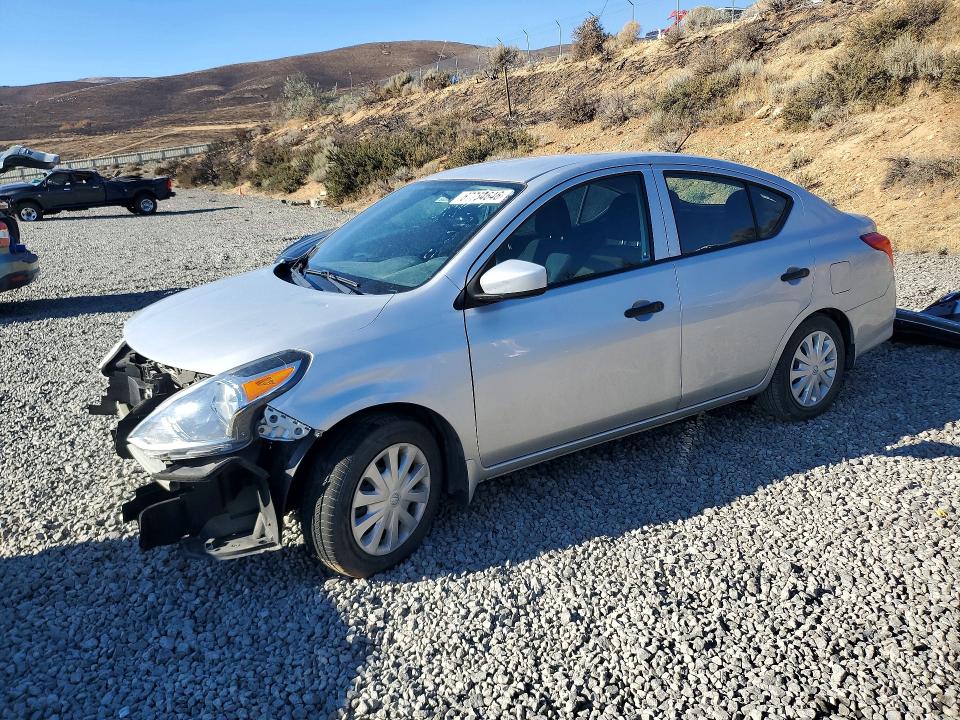 67754646 :رقم المزاد ، 3N1CN7AP5KL827374 vin ، 2019 Nissan Versa مزاد بيع