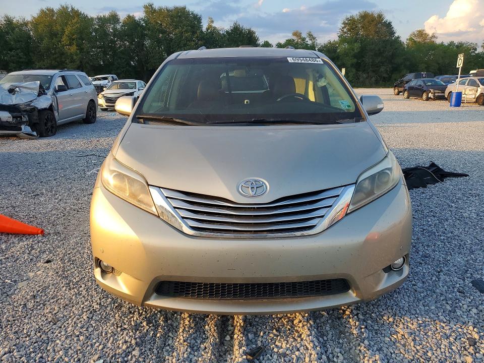 69948486 :رقم المزاد ، 5TDYZ3DC5HS785851 vin ، 2017 Toyota Sienna مزاد بيع