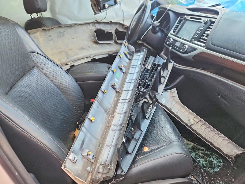 2016 Toyota Highlander მანქანა იყიდება აუქციონზე, vin: 5TDDKRFH3GS301799, აუქციონის ნომერი: 67975506