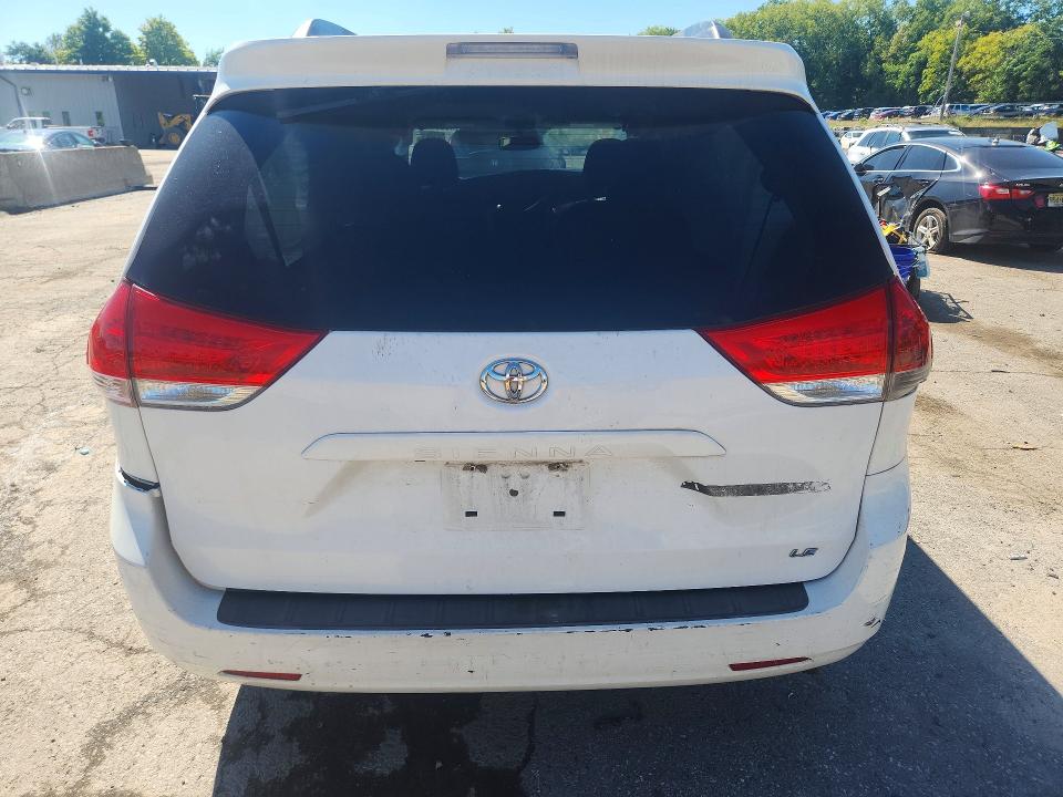 69572346 :رقم المزاد ، 5TDKK3DC6DS324209 vin ، 2013 Toyota Sienna مزاد بيع