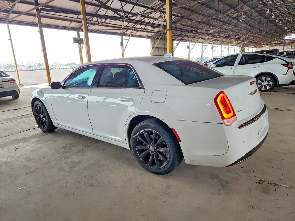 Продажа на аукционе авто 2015 Chrysler 300, vin: 2C3CCARGXFH808827, номер лота: 70543866