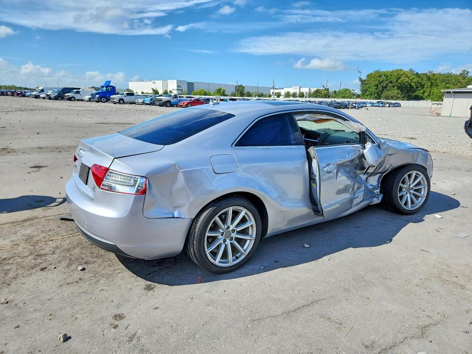 Продажа на аукционе авто 2015 Audi A5, vin: WAUCFAFR9FA055604, номер лота: 69586896