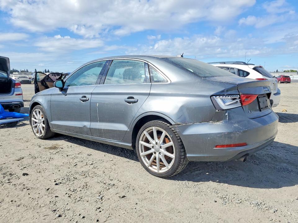 67498166 :رقم المزاد ، WAUBFGFFXF1001572 vin ، 2015 Audi A3 مزاد بيع
