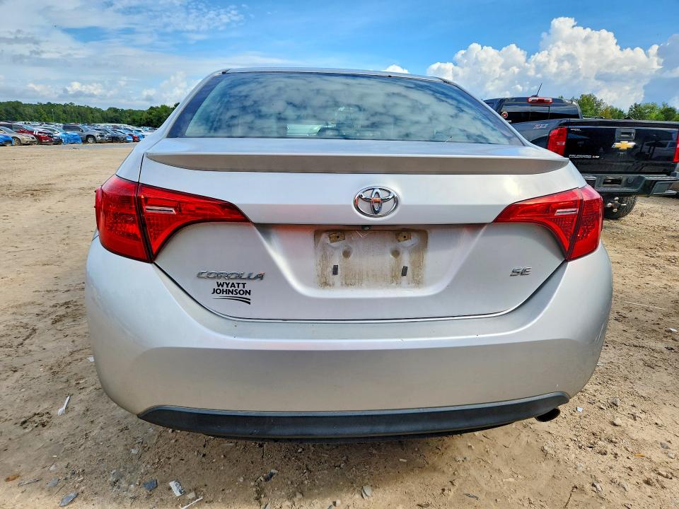 68136846 :رقم المزاد ، 5YFBURHEXHP655320 vin ، 2017 Toyota Corolla مزاد بيع